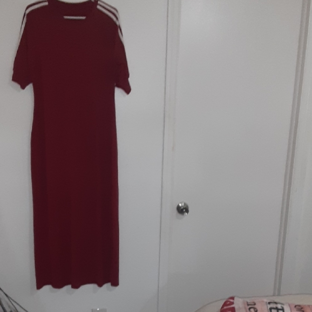 Chic Burgundy Maxi Dress with Striped Shoulders